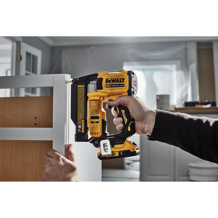 Compact Pin Nailer 23 Ga. Kit Brushless Atomic Series 20V MAX* Dewalt