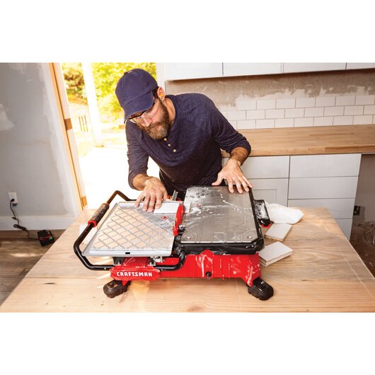 Compact Wet Tile Saw 7'' V20 W/Battery 4.0 AH Craftsman