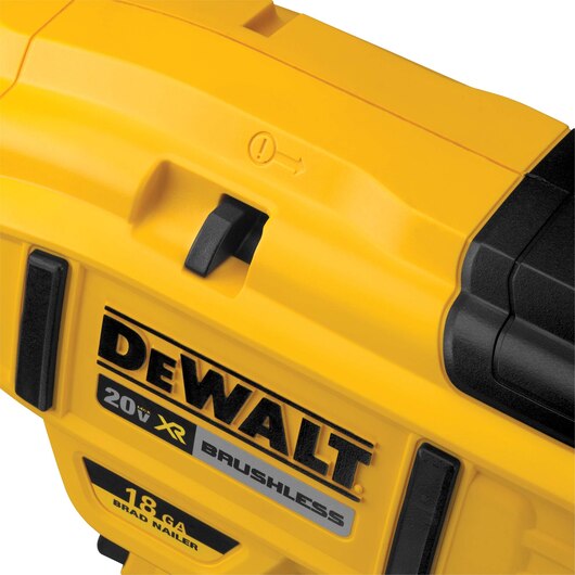 BRAD NAILER 18 GAUGE W/2.0 AH BATTERY DEWALT