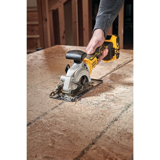 CIRCULAR SAW 4-1/2" 20V ATOMIC (TOOL ONLY) DEWALT