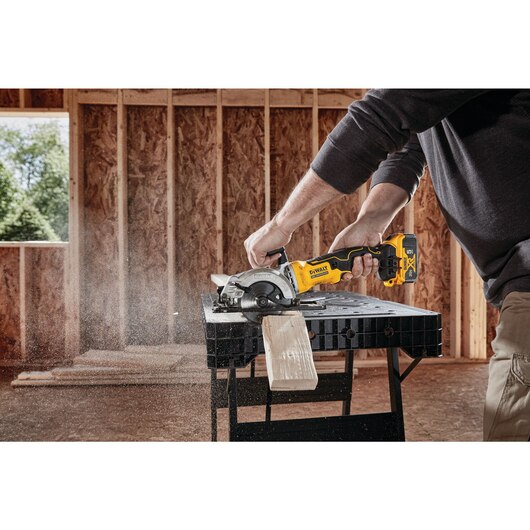 CIRCULAR SAW 4-1/2" 20V ATOMIC (TOOL ONLY) DEWALT