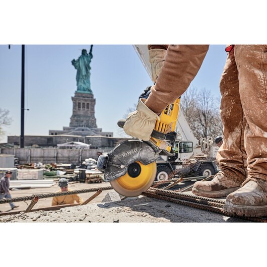 Concrete Cut-Off 9" 60V W/2 Battery 9.0AH Flexvolt Dewalt