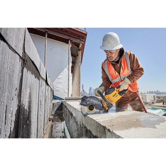 Concrete Cut-Off 9" 60V W/2 Battery 9.0AH Flexvolt Dewalt