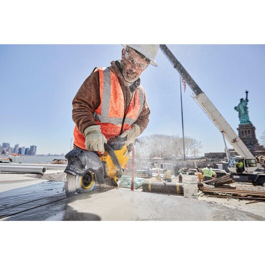 Concrete Cut-Off 9" 60V W/2 Battery 9.0AH Flexvolt Dewalt