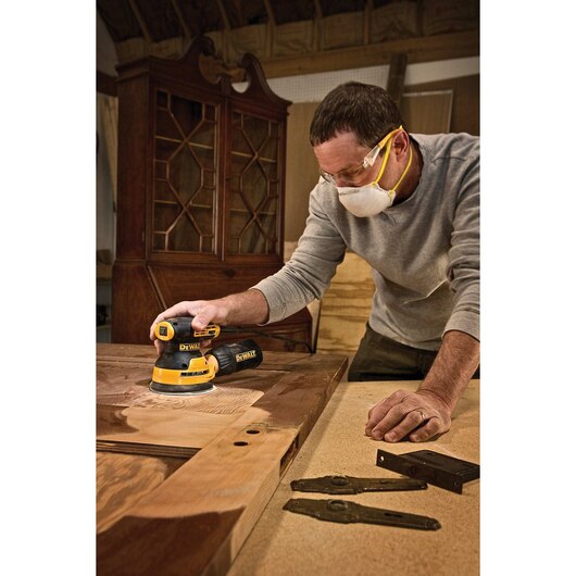 Orbital Sander 5" Variable Speed Dewalt